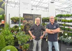 Chris Bolwijn and Jan Marijnis (Sales management Royal FloraHolland) have a nice assortment of Skimmias on the shelf